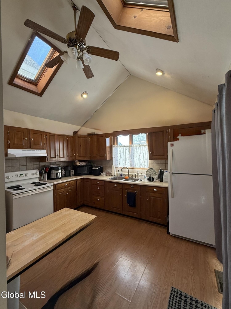 120 Van Dam Street - Photo 5