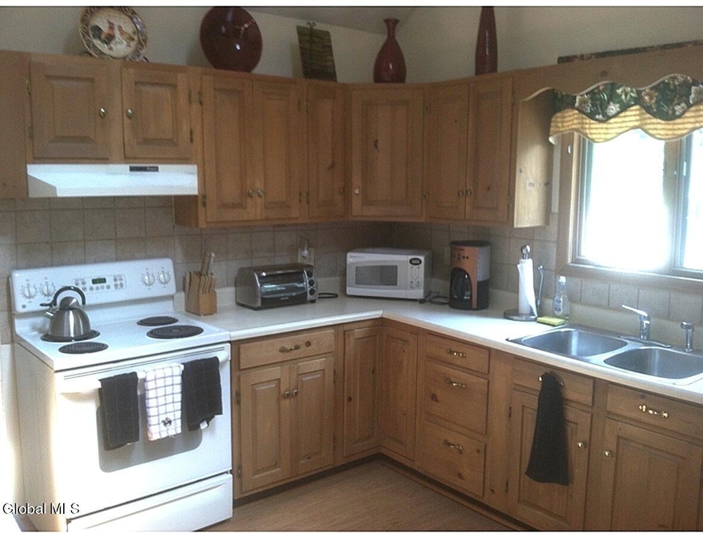 120 Van Dam Street - Photo 1