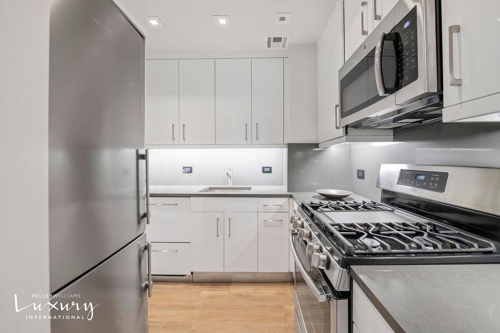 721 Fifth Avenue - Photo 7
