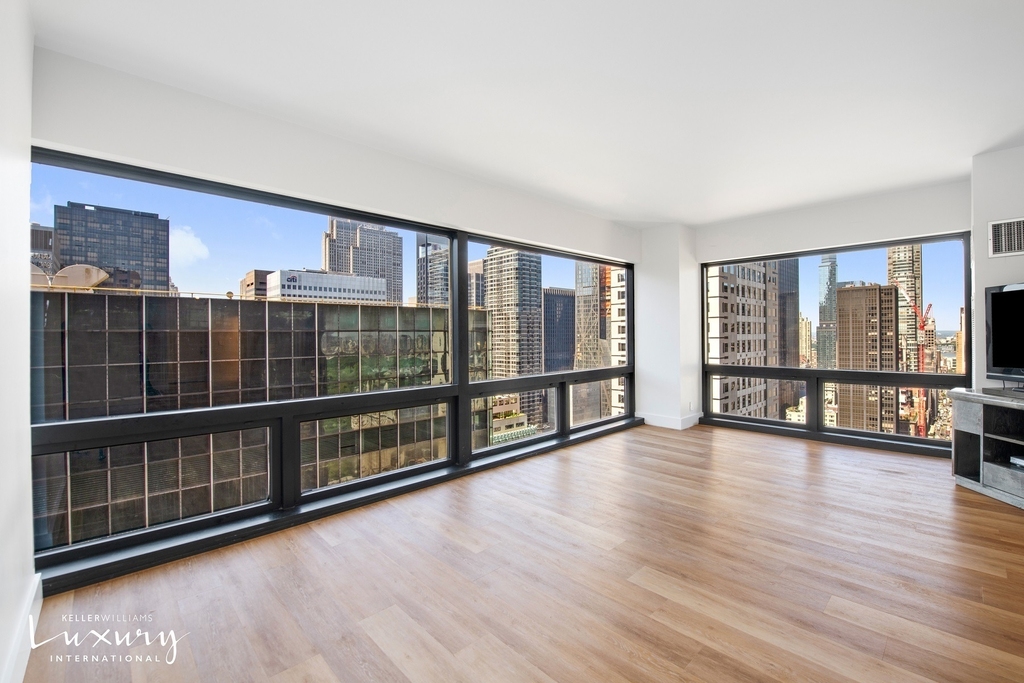 721 Fifth Avenue - Photo 3