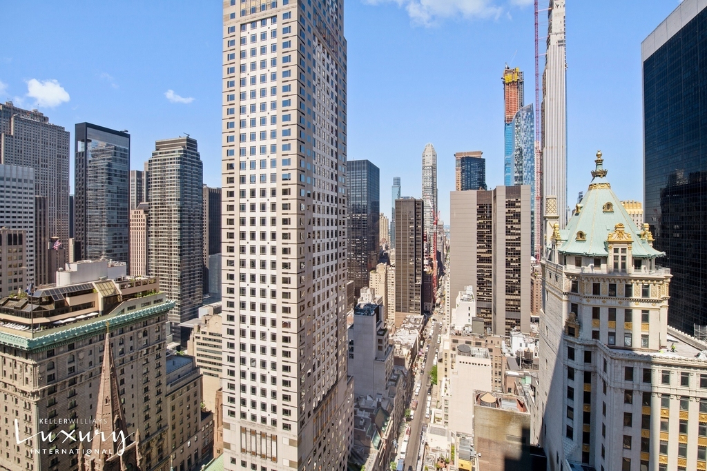 721 Fifth Avenue - Photo 4