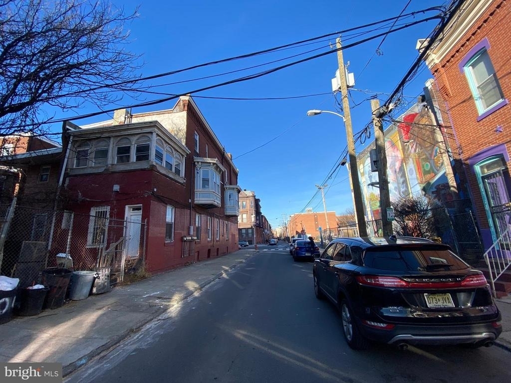 2037 N Carlisle Street - Photo 2