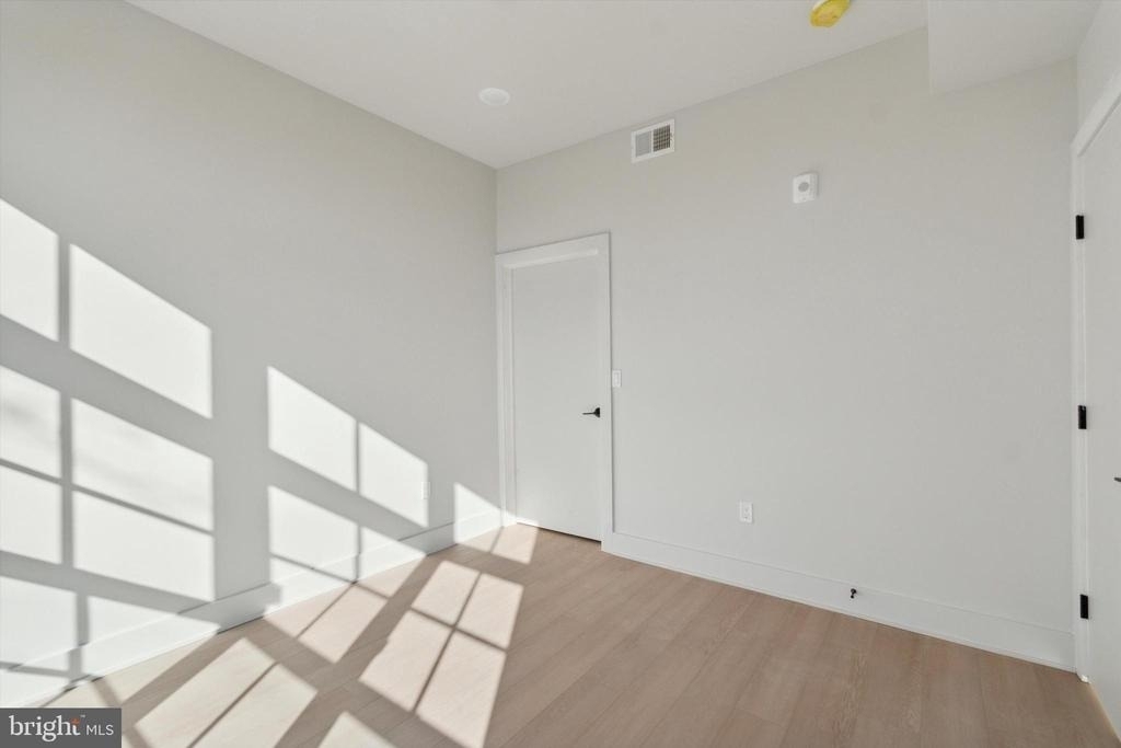 5521 Wayne Avenue - Photo 5