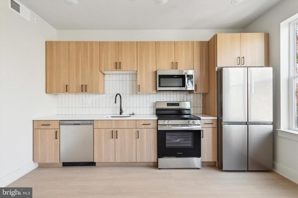 5521 Wayne Avenue - Photo 4