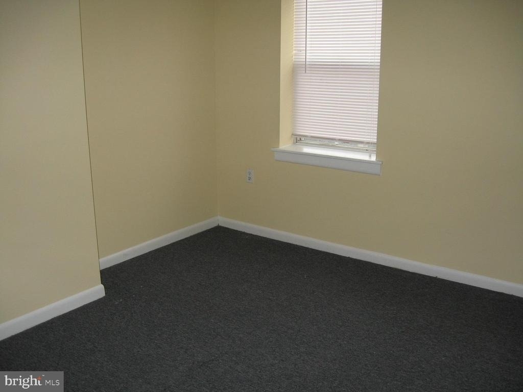 1048 South Street - Photo 3