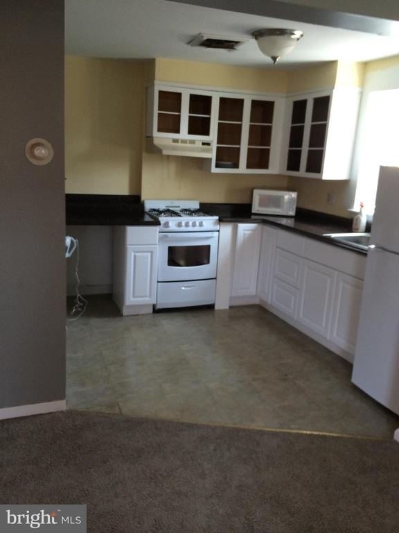 1048 South Street - Photo 7
