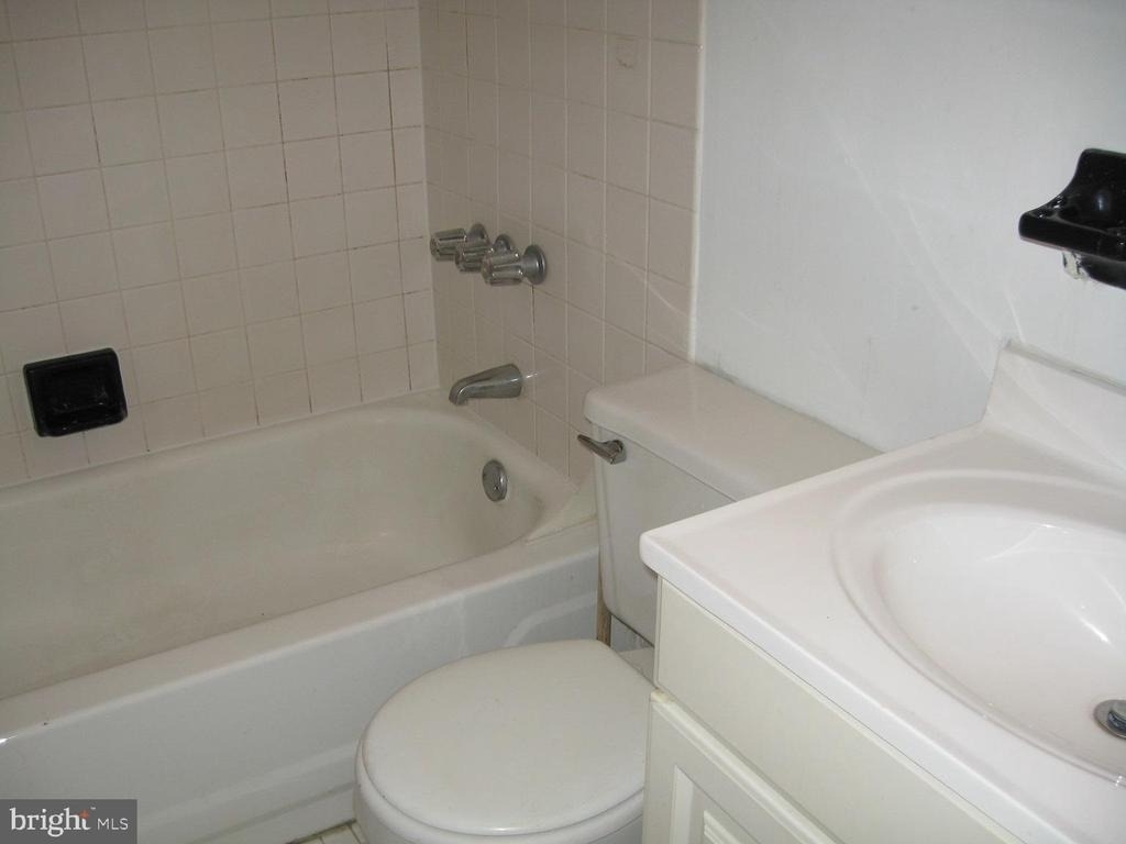 1048 South Street - Photo 5