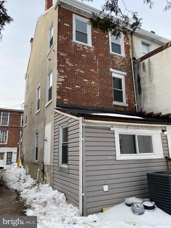 220 Pearl Street - Photo 2