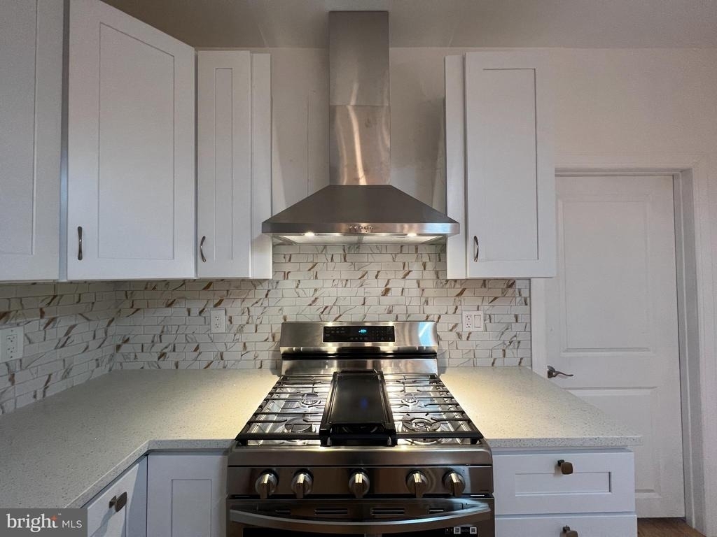 220 Lakeview Avenue - Photo 3