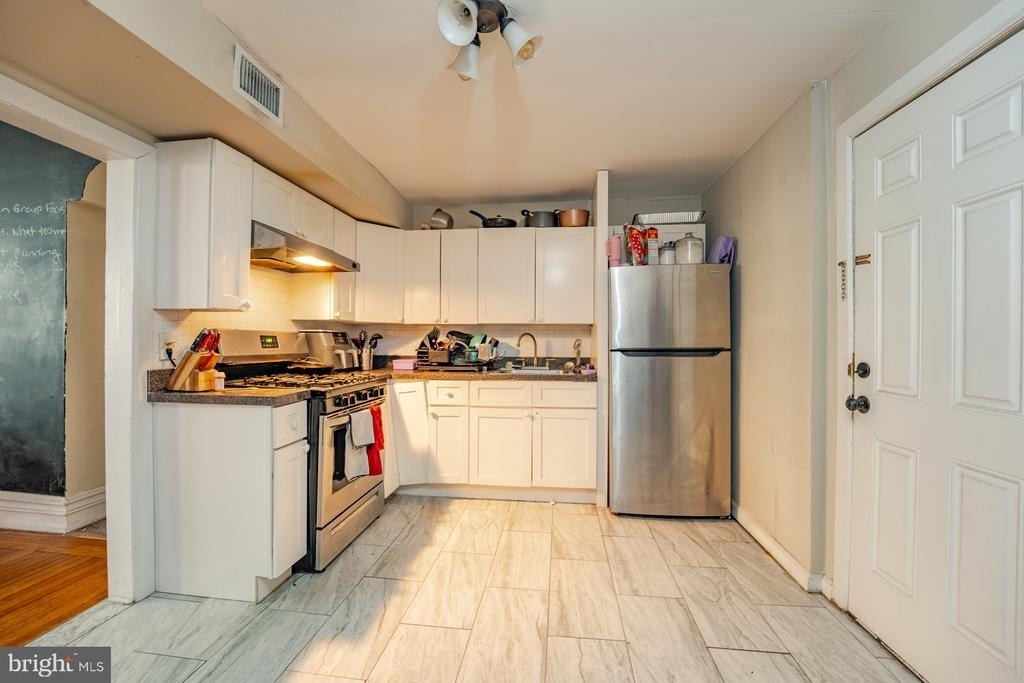 3809 Ventnor Avenue - Photo 4