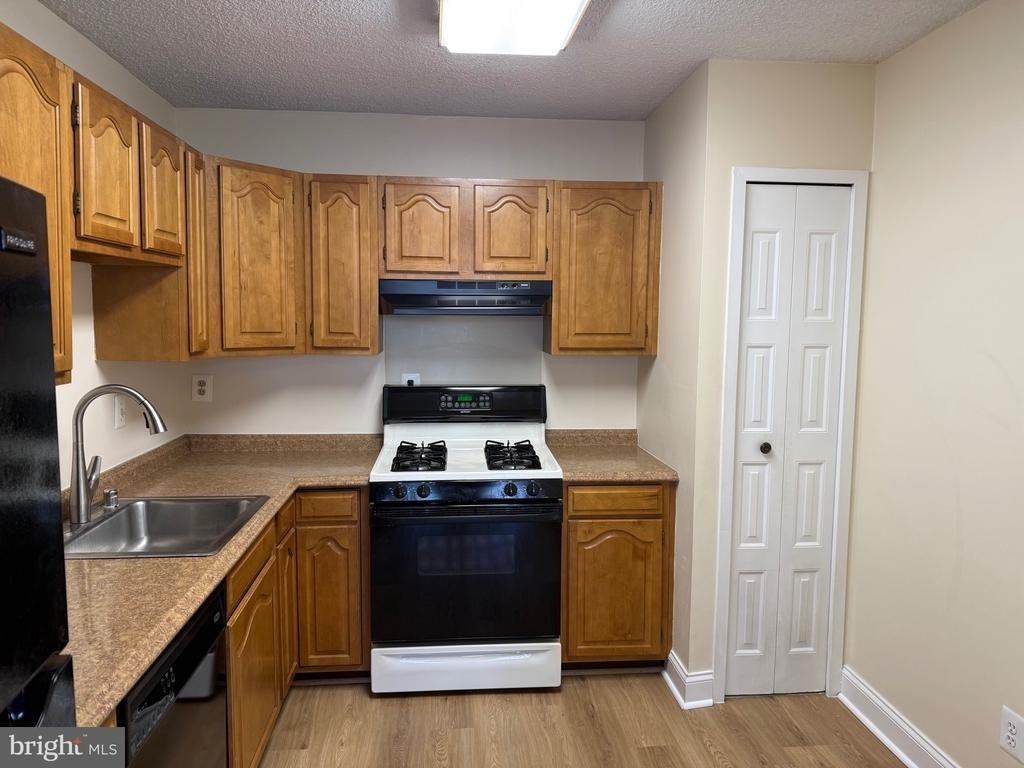 5225 Pooks Hill Road - Photo 2