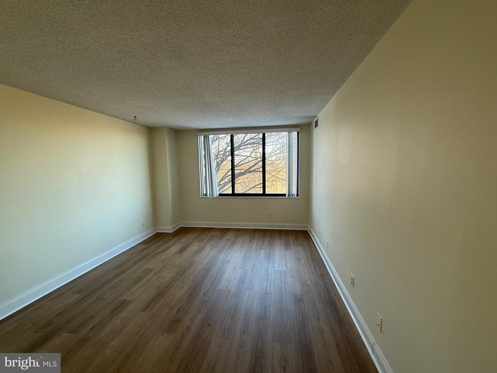 5225 Pooks Hill Road - Photo 3