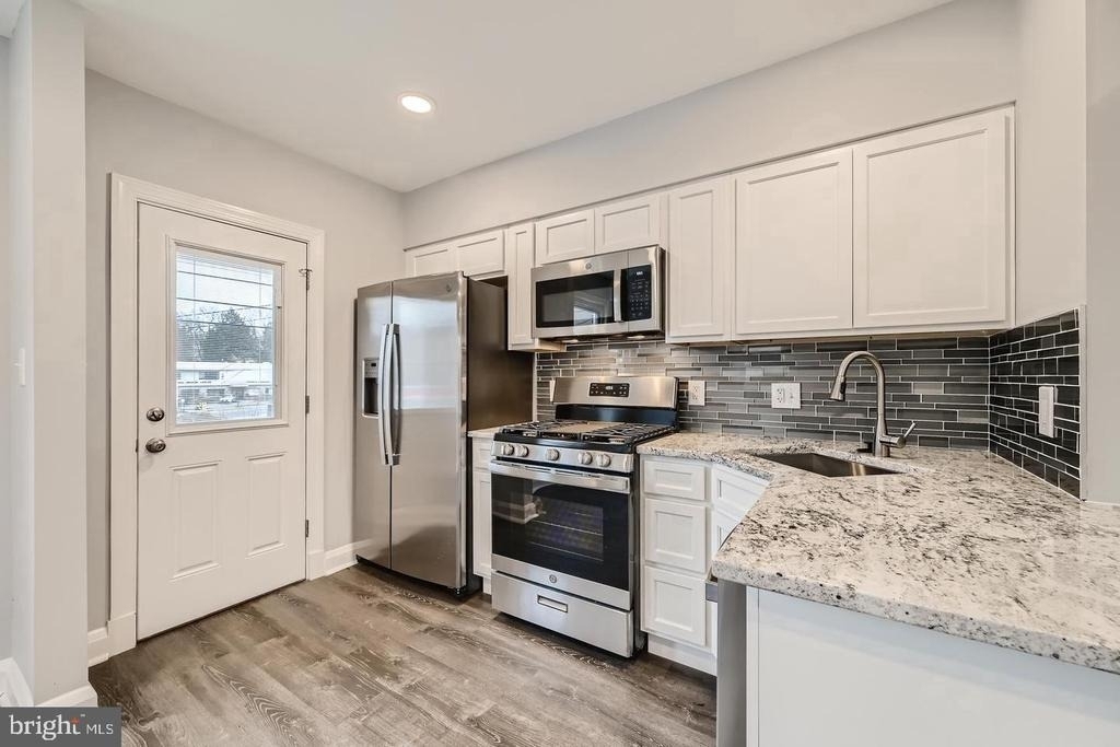 4429 Newport Avenue - Photo 9