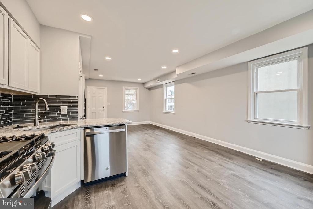 4429 Newport Avenue - Photo 10
