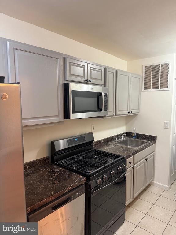 1739 Gales Place Ne - Photo 0