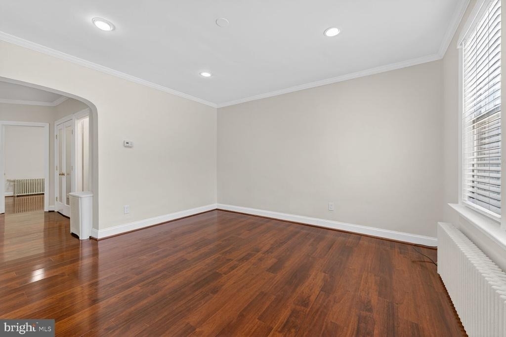 1618 18th Street Se - Photo 3