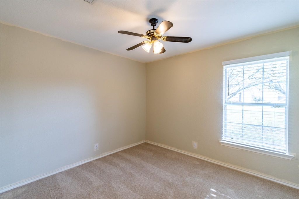 2604 Peach Tree Ln - Photo 7