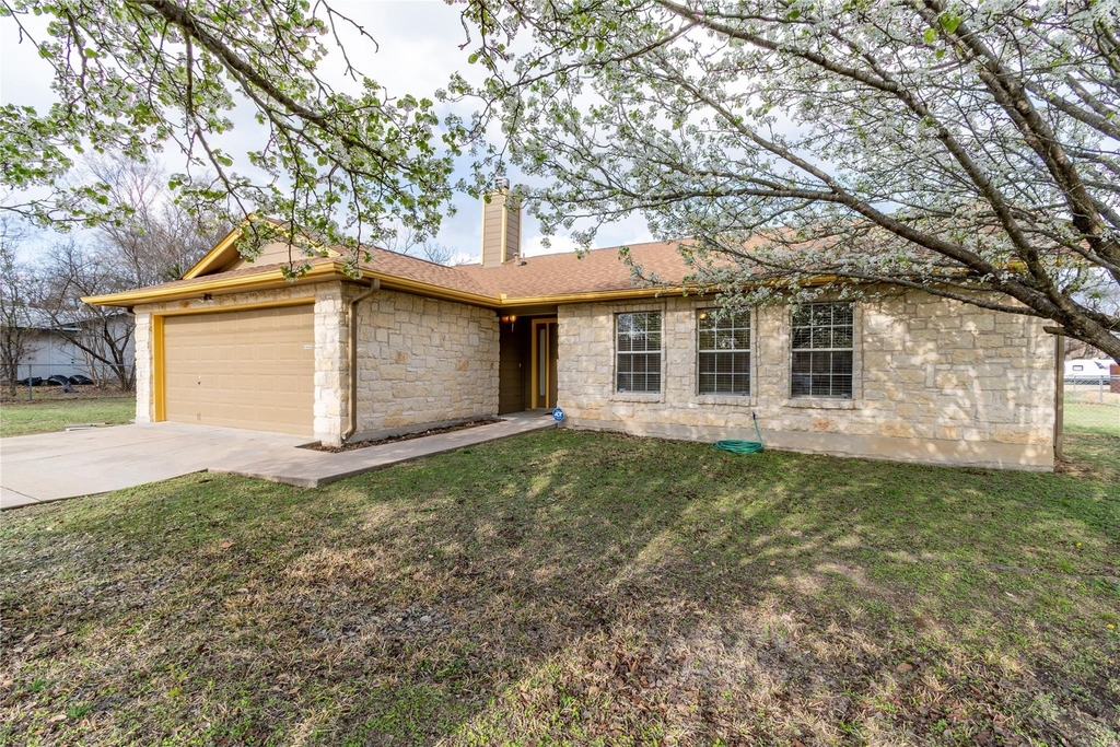 2604 Peach Tree Ln - Photo 1