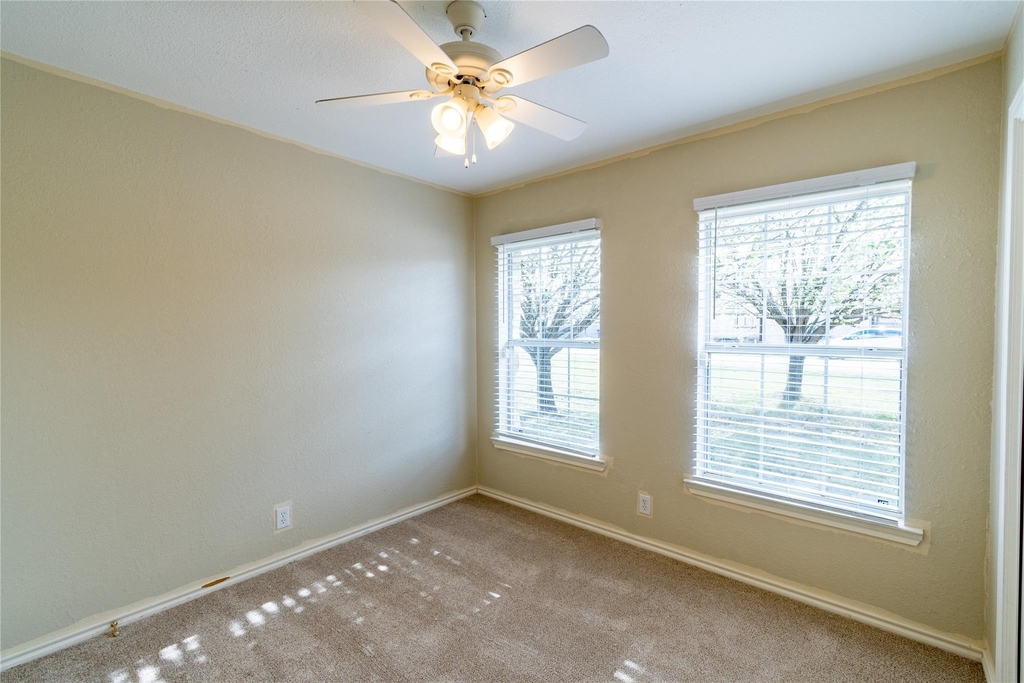 2604 Peach Tree Ln - Photo 5