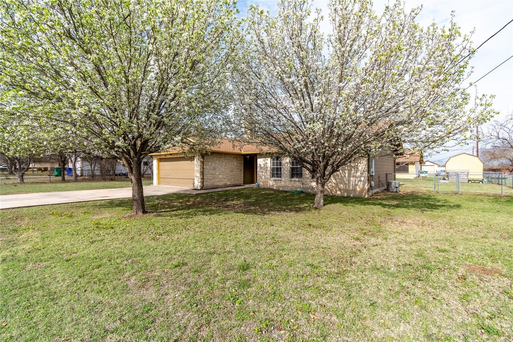 2604 Peach Tree Ln - Photo 14