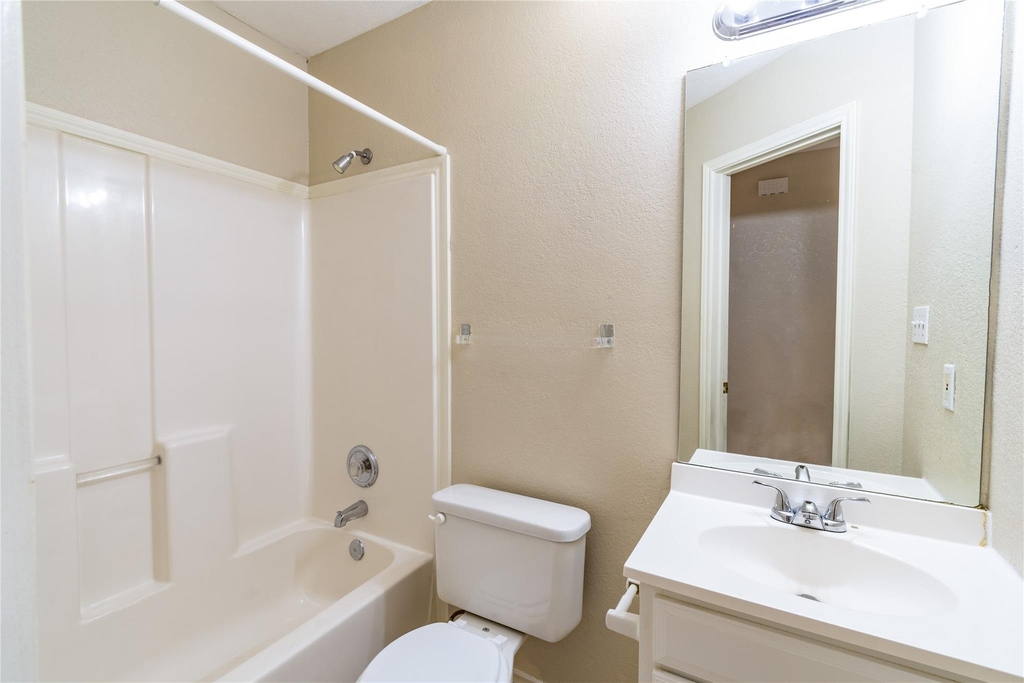 2604 Peach Tree Ln - Photo 6