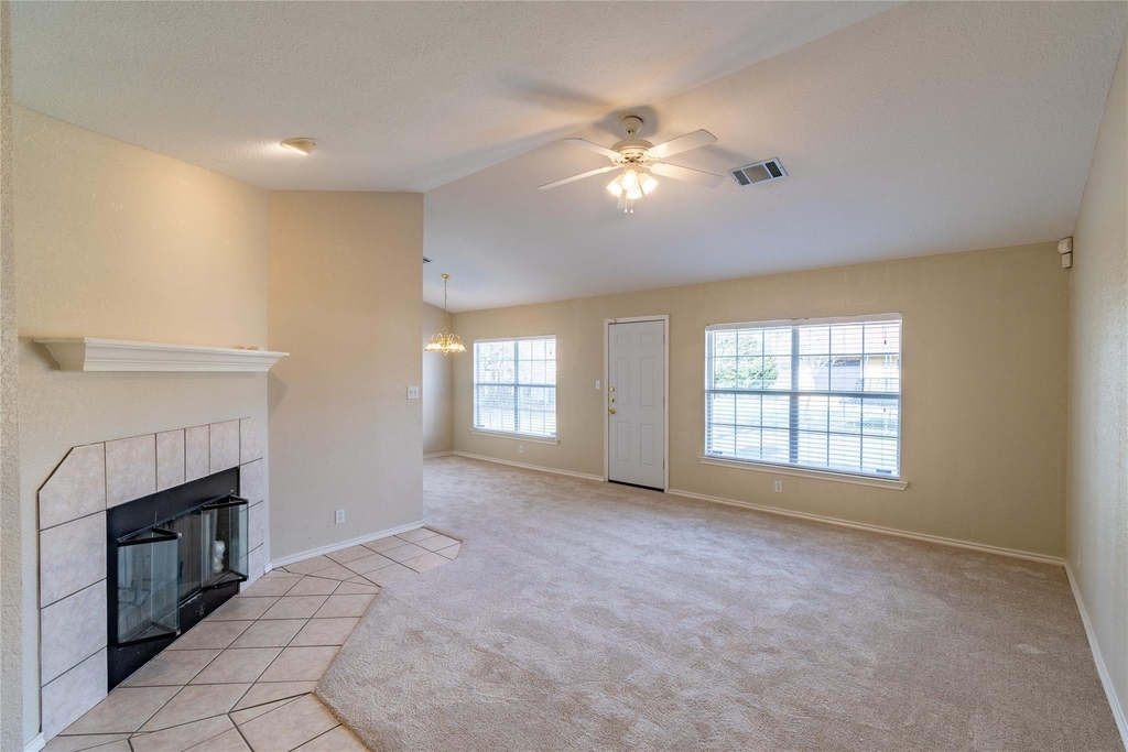2604 Peach Tree Ln - Photo 0
