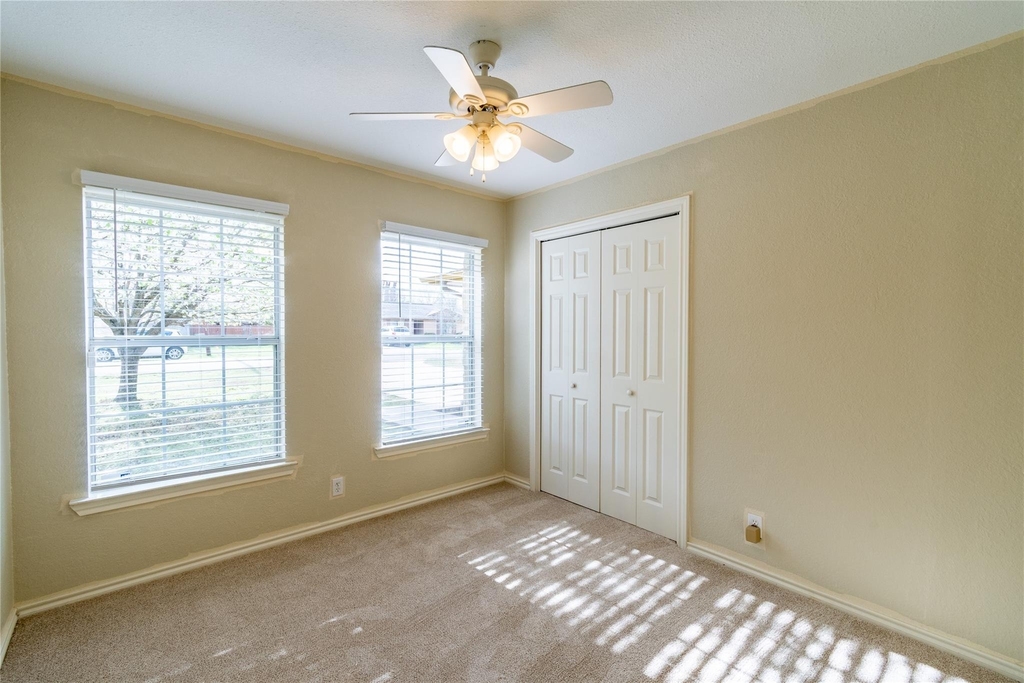 2604 Peach Tree Ln - Photo 4