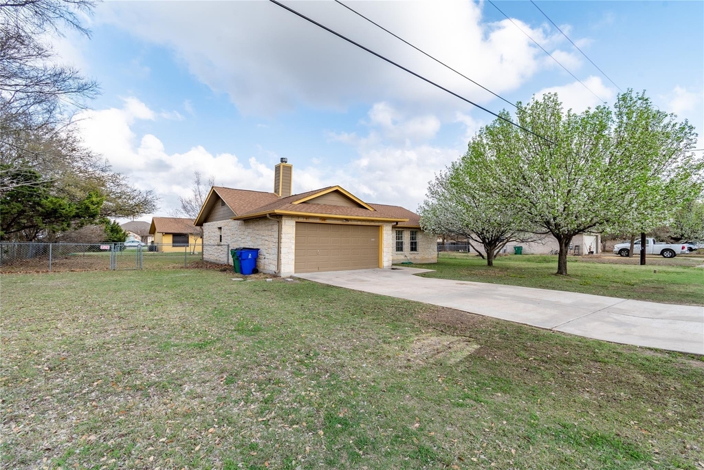 2604 Peach Tree Ln - Photo 18
