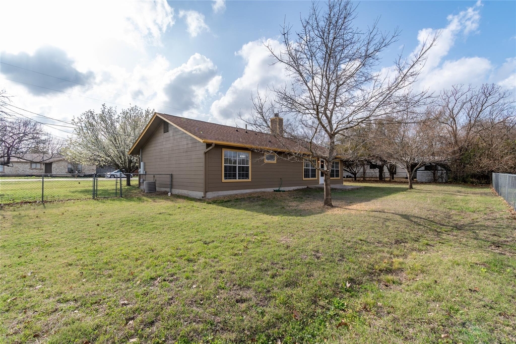 2604 Peach Tree Ln - Photo 15