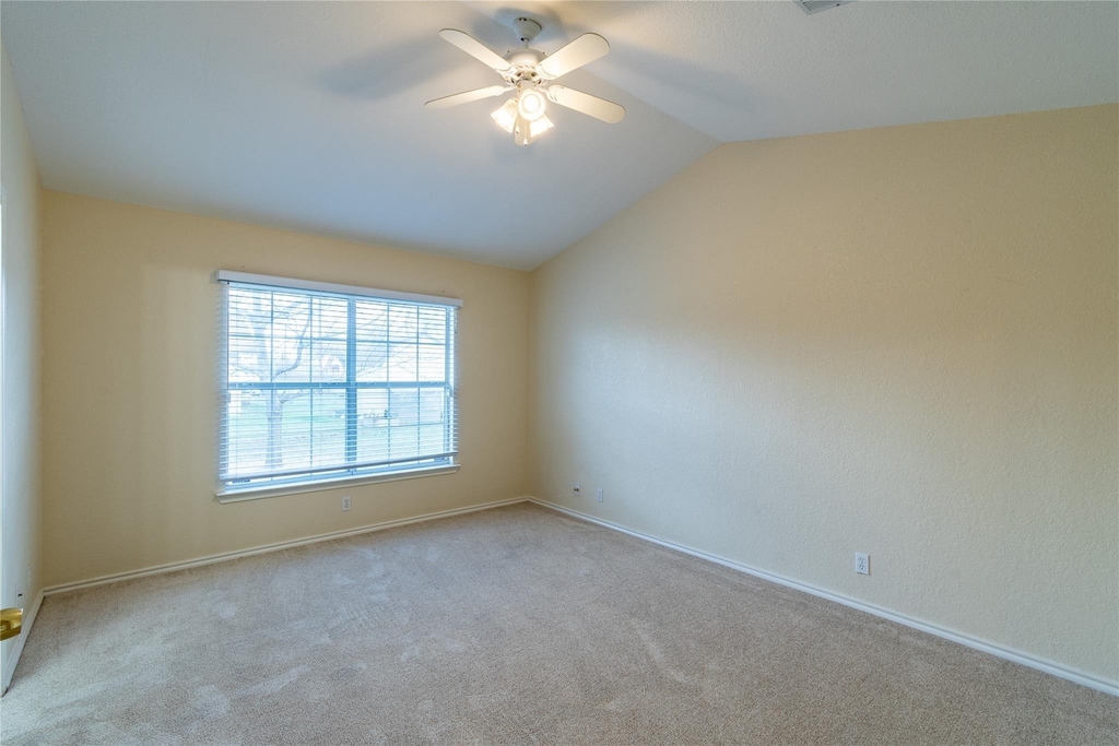 2604 Peach Tree Ln - Photo 9