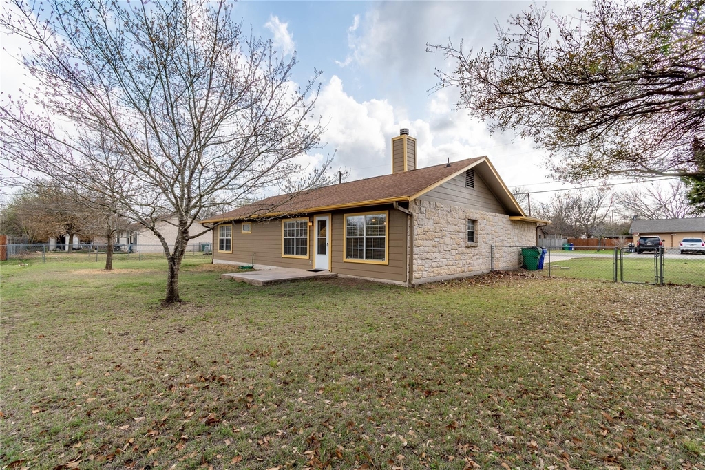 2604 Peach Tree Ln - Photo 17