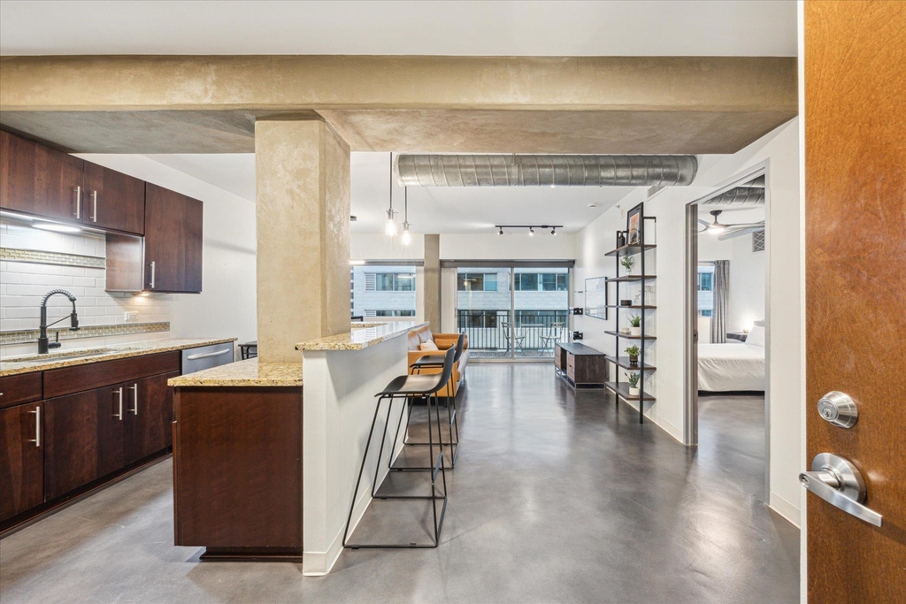 800 Brazos St - Photo 2