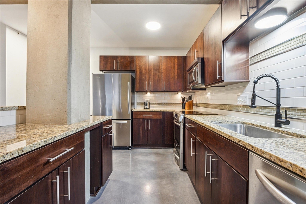 800 Brazos St - Photo 3