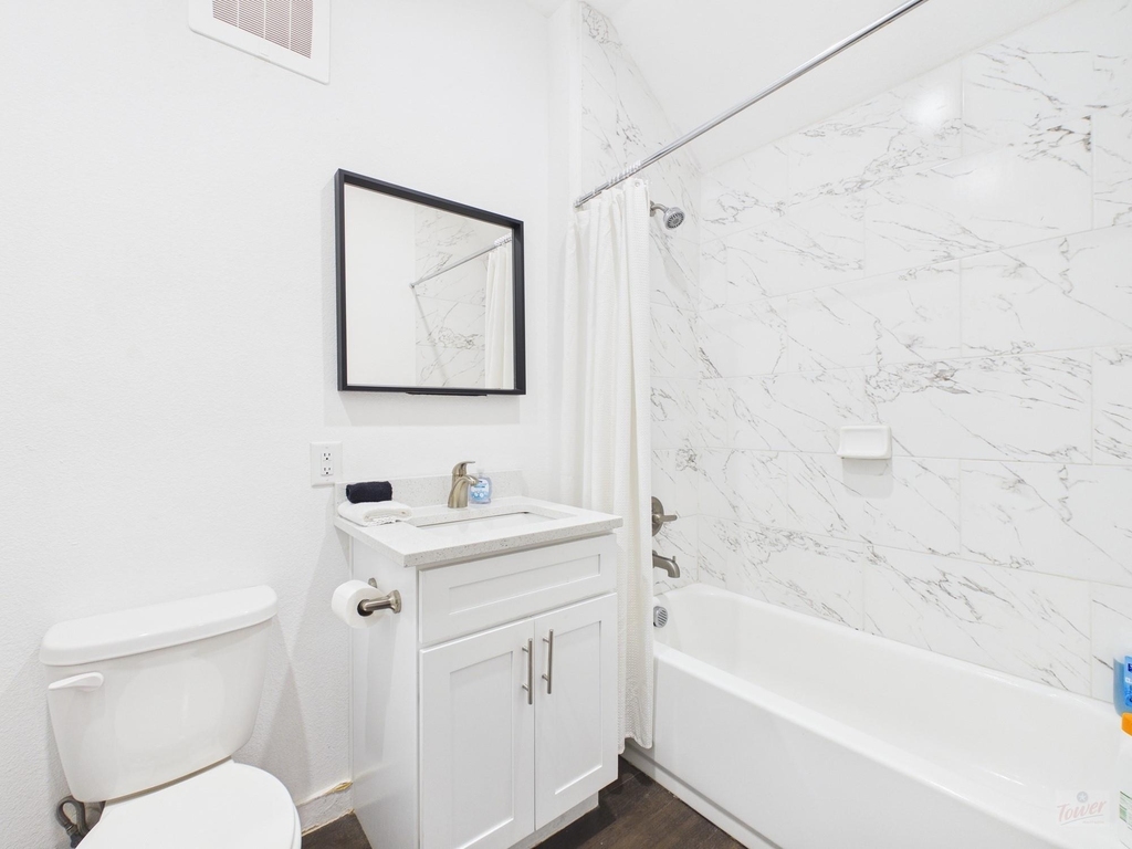 1010 W 26th St - Photo 4