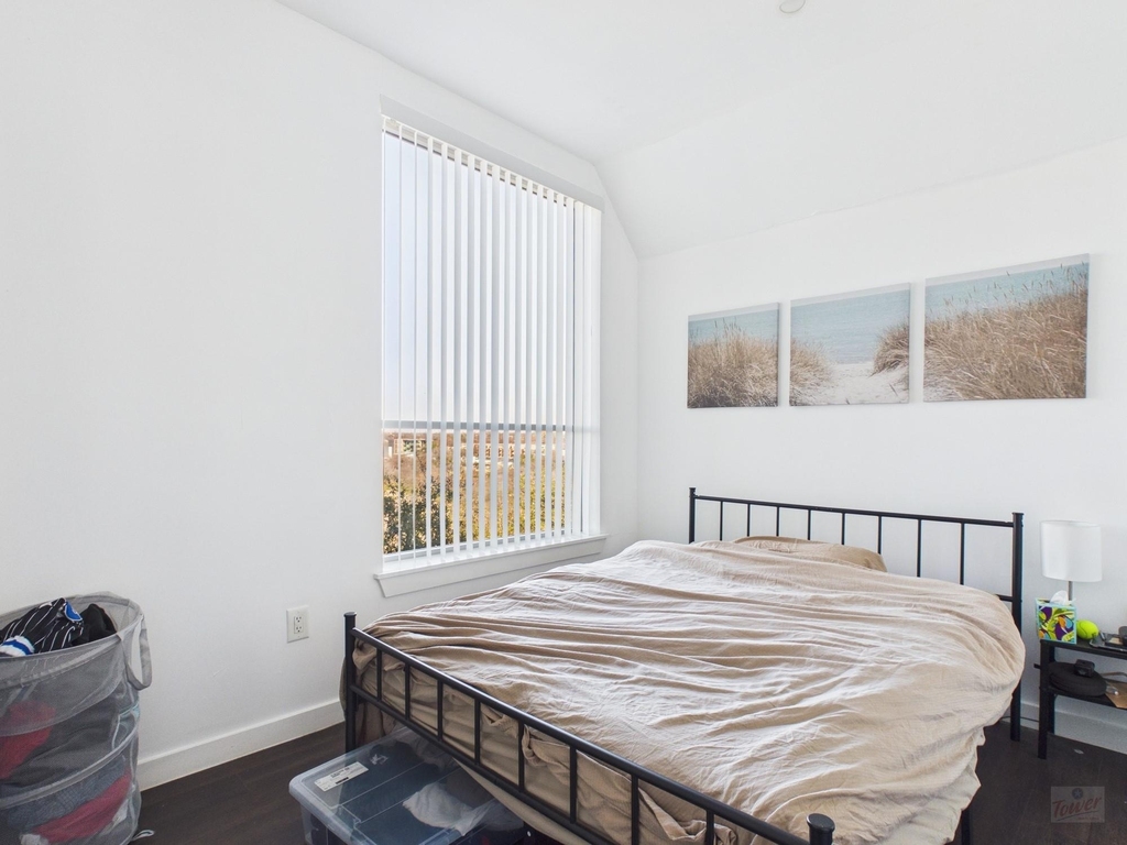 1010 W 26th St - Photo 4
