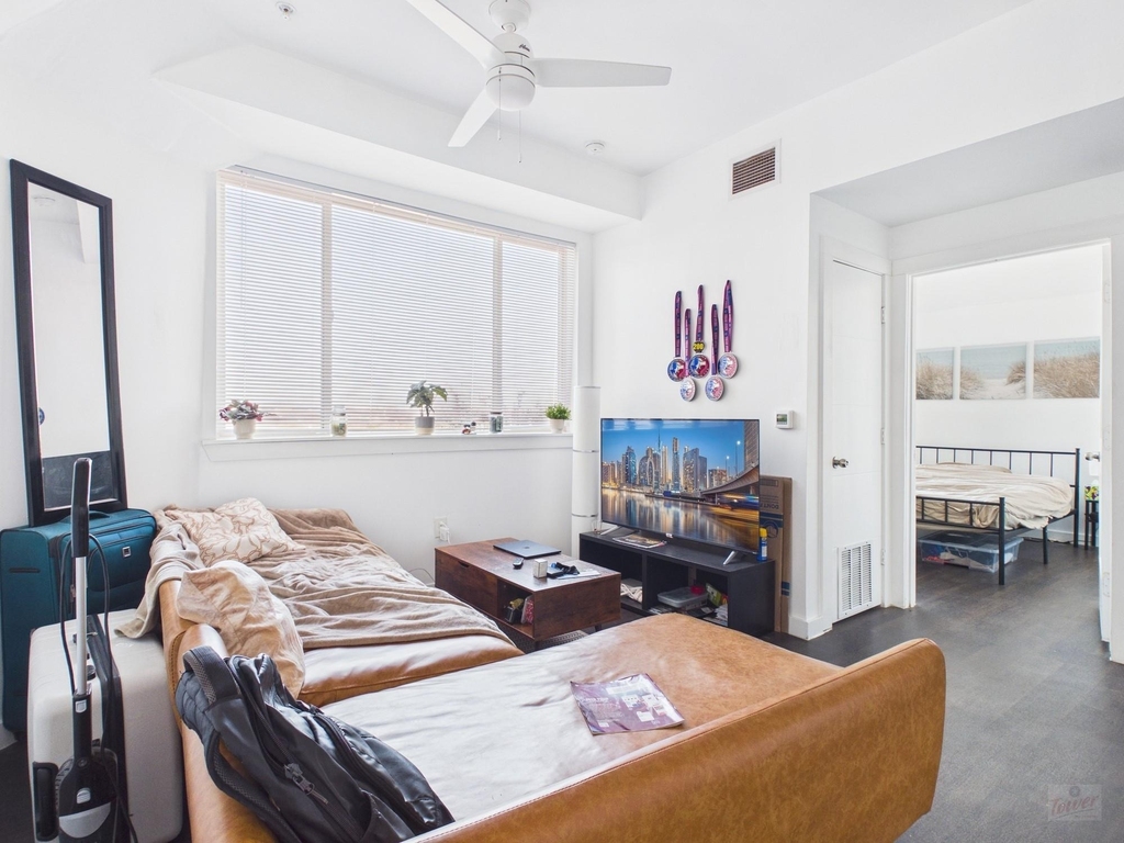 1010 W 26th St - Photo 0
