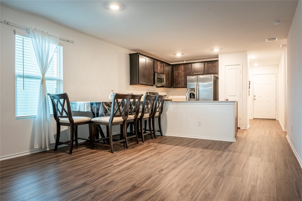 406 Halfmoon Dr - Photo 3