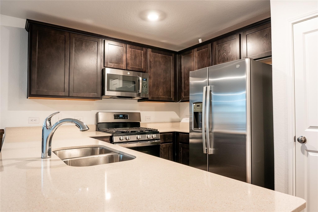 406 Halfmoon Dr - Photo 4