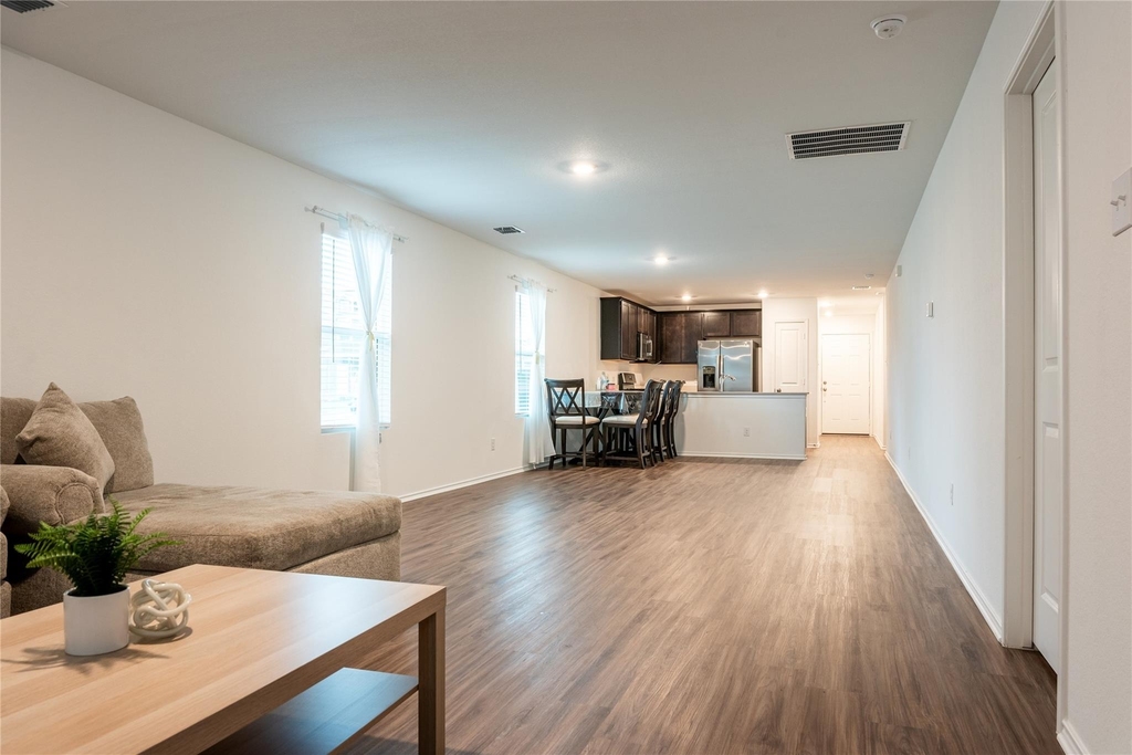 406 Halfmoon Dr - Photo 2
