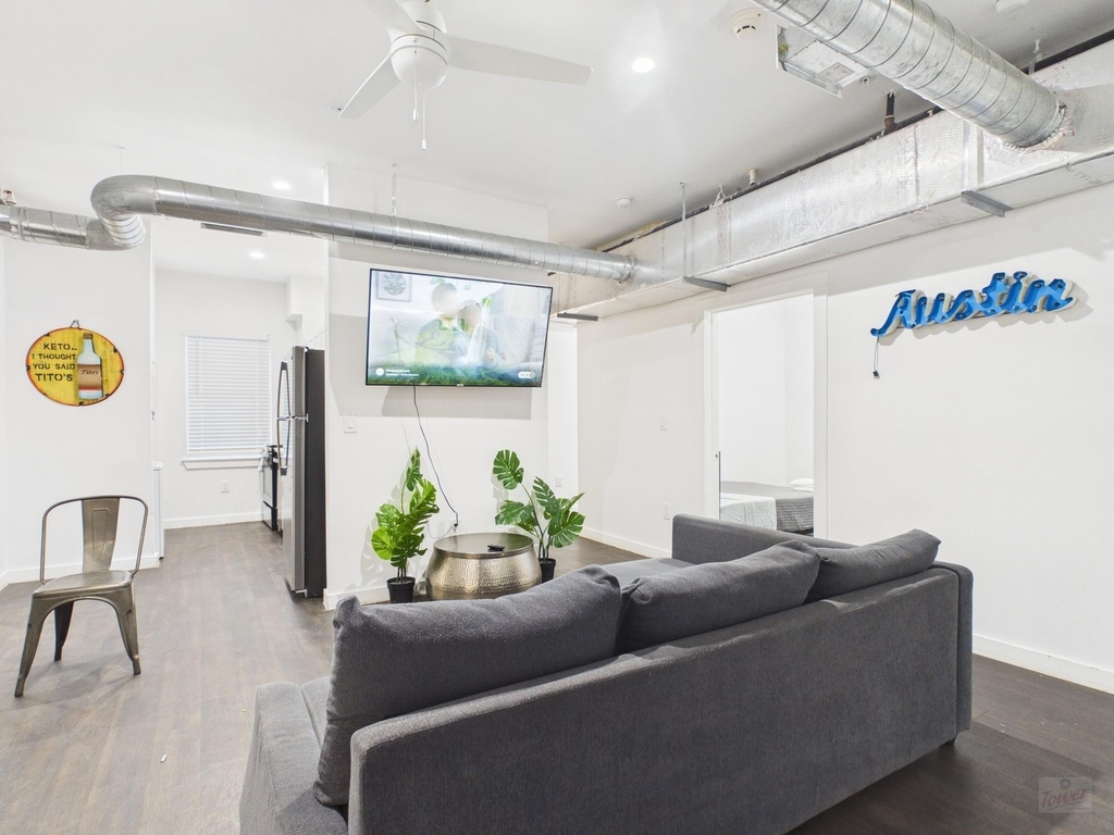 1010 W 26th St - Photo 0