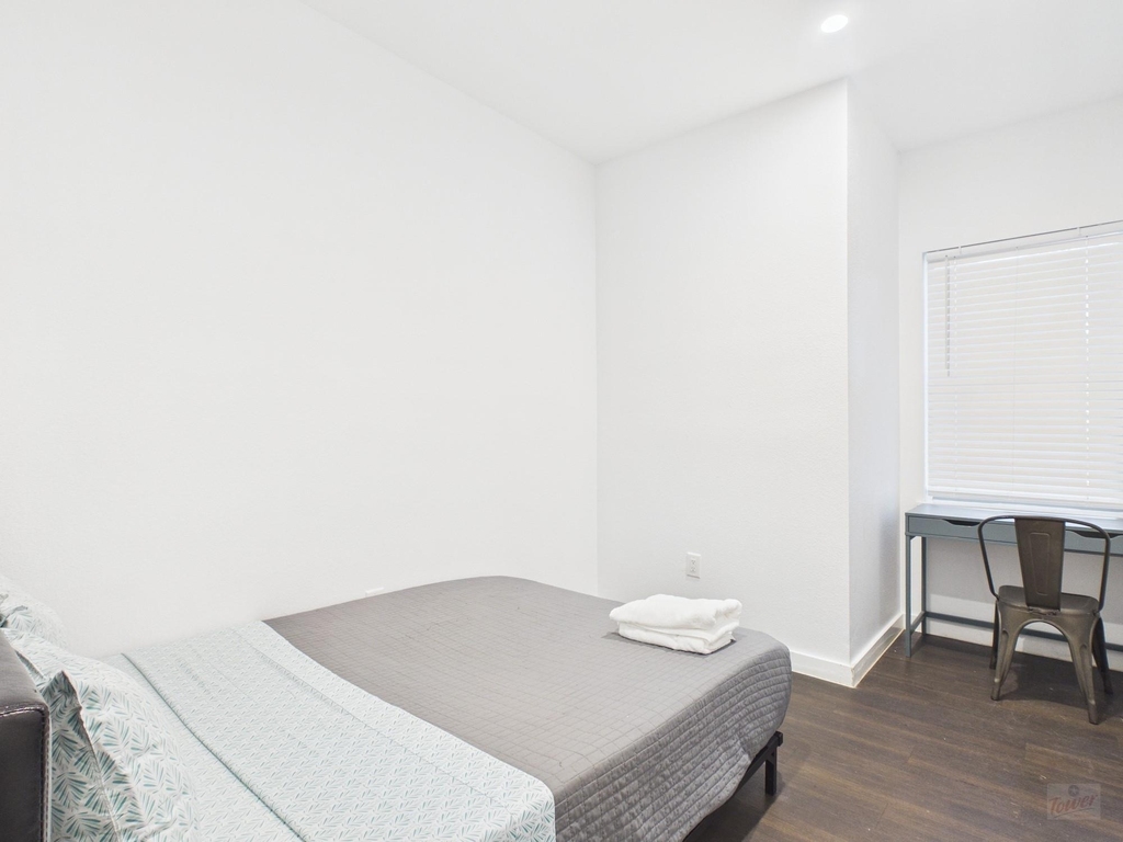 1010 W 26th St - Photo 5