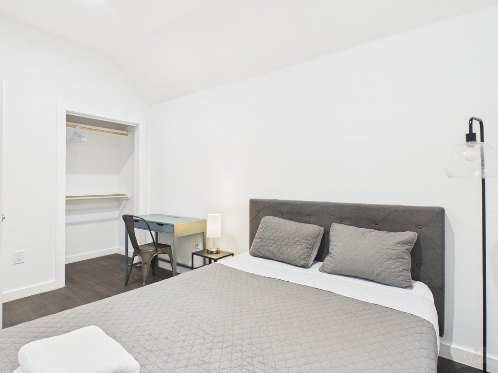 1010 W 26th St - Photo 4
