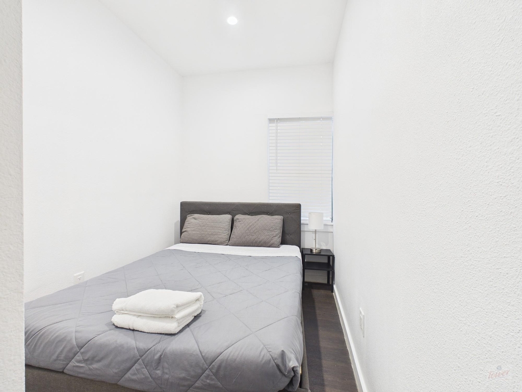 1010 W 26th St - Photo 14