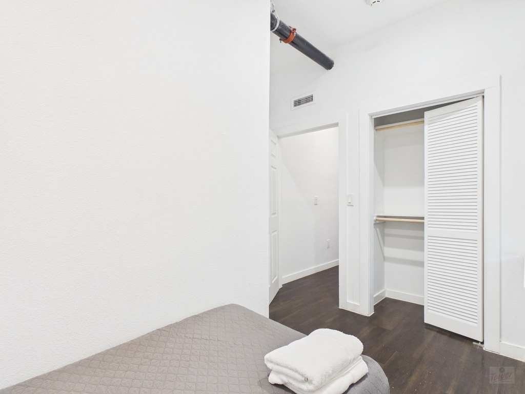 1010 W 26th St - Photo 16