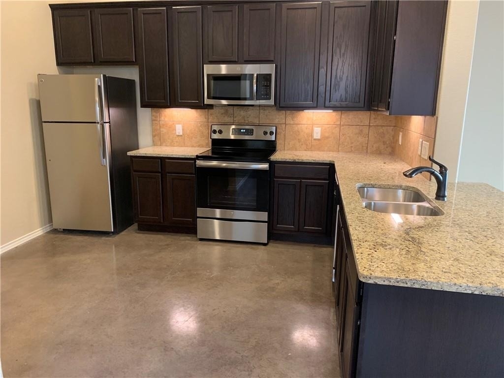 379 Joanne Loop - Photo 18