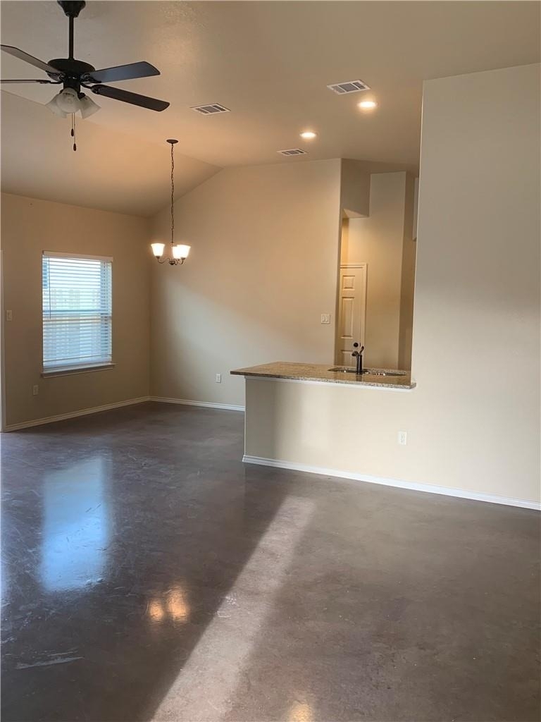 379 Joanne Loop - Photo 4
