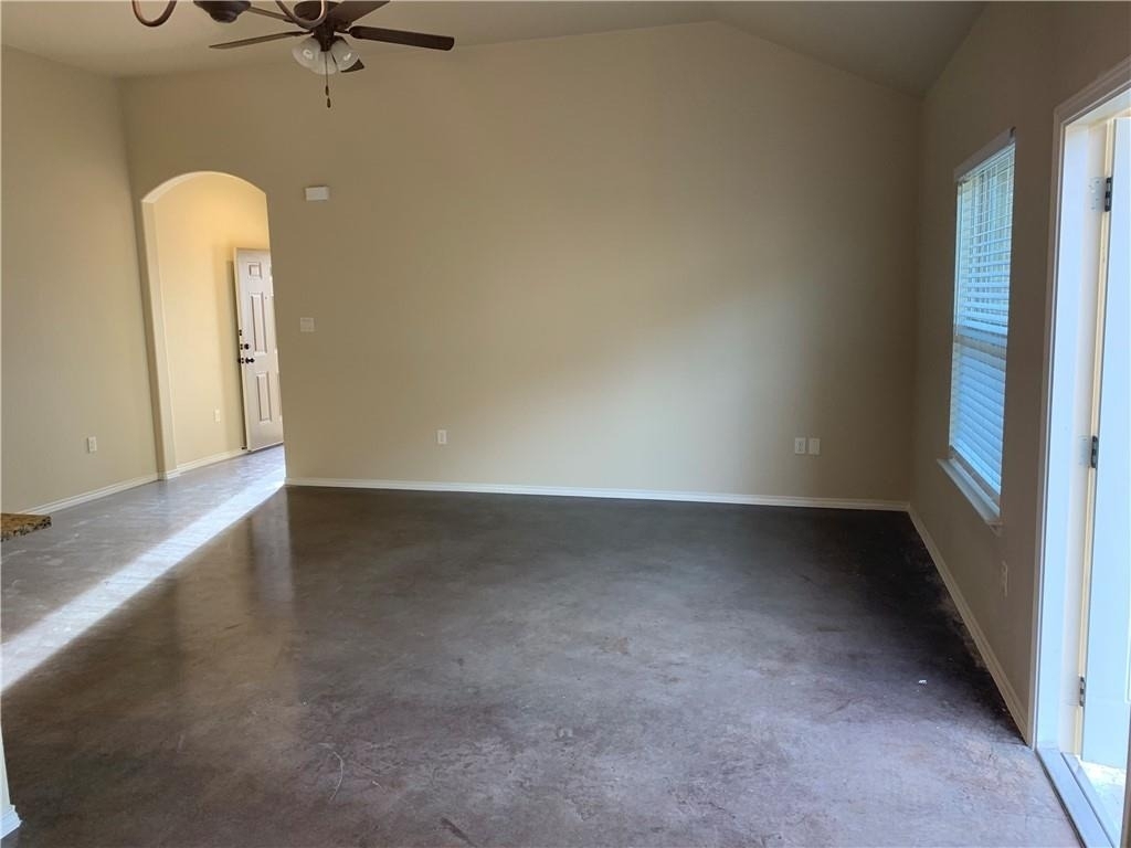 379 Joanne Loop - Photo 12