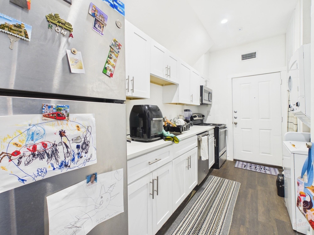 1010 W 26th St - Photo 1
