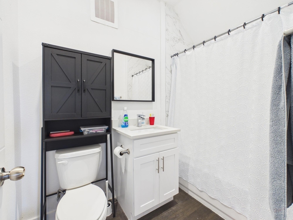 1010 W 26th St - Photo 7