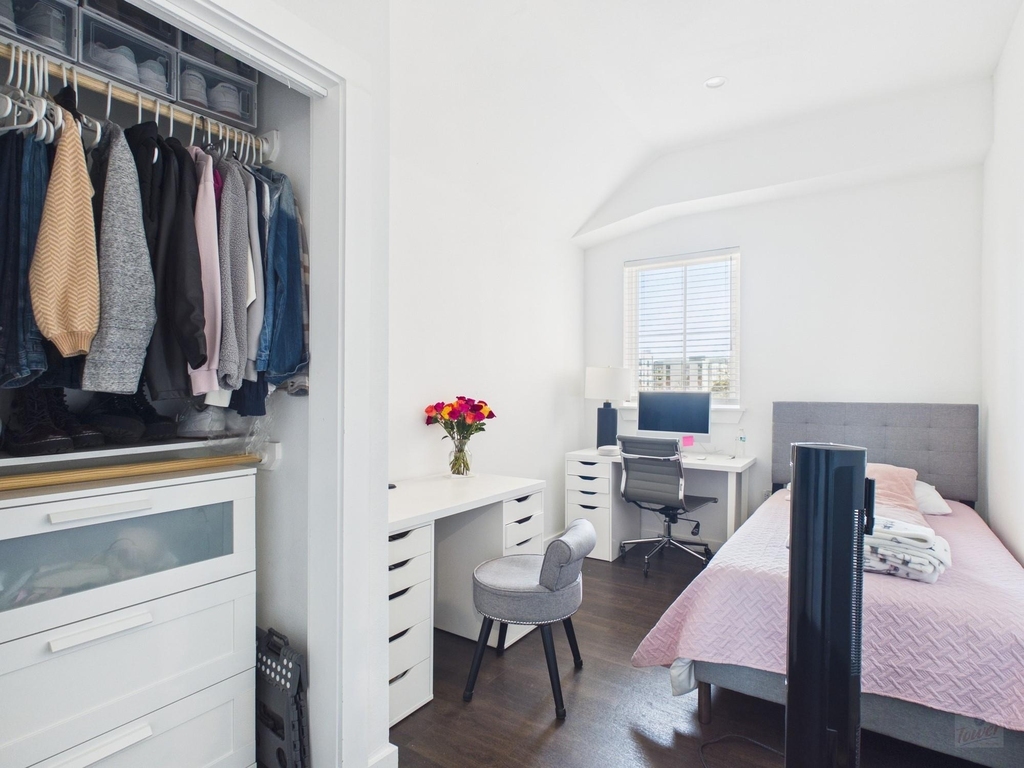1010 W 26th St - Photo 5